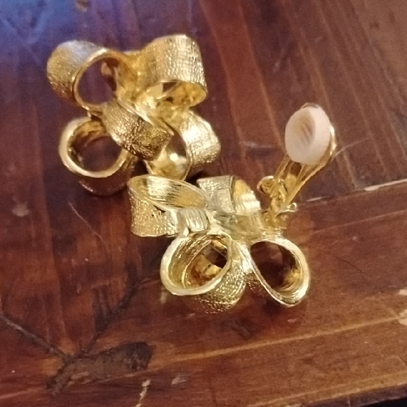 Elegant Gold Knot Earrings Thick Clip On Vintage - Picture 2 of 5